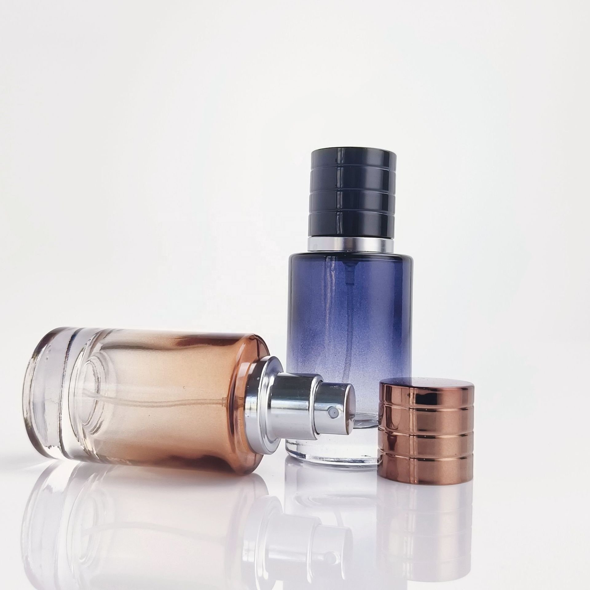 Cosmetic perfume bottle glass 50ml wholesale luxury women round perfume bottles 30ml glass spray bottle with pump Atomizer