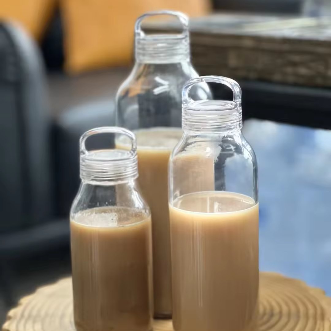 2024 Hot Sale High Borosilicate Glass Milk Bottle with Handle mini 300ml 500ml 900ml Custom Logo Coffee and Milk Travel Bottle