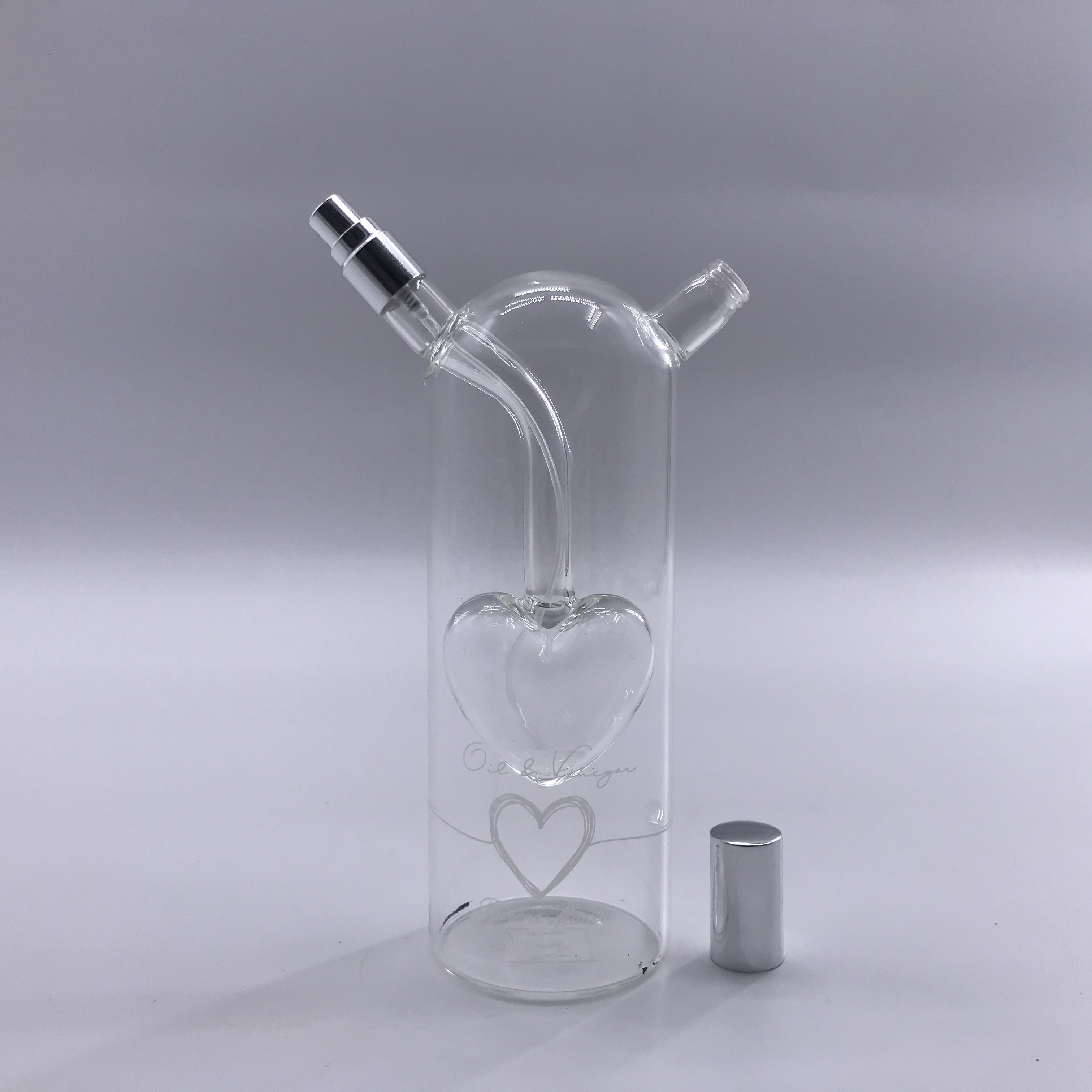 Mouth Blown Borosilicate Glass Heart shape Oil and Vinegar Glass Bottle for Kitchen