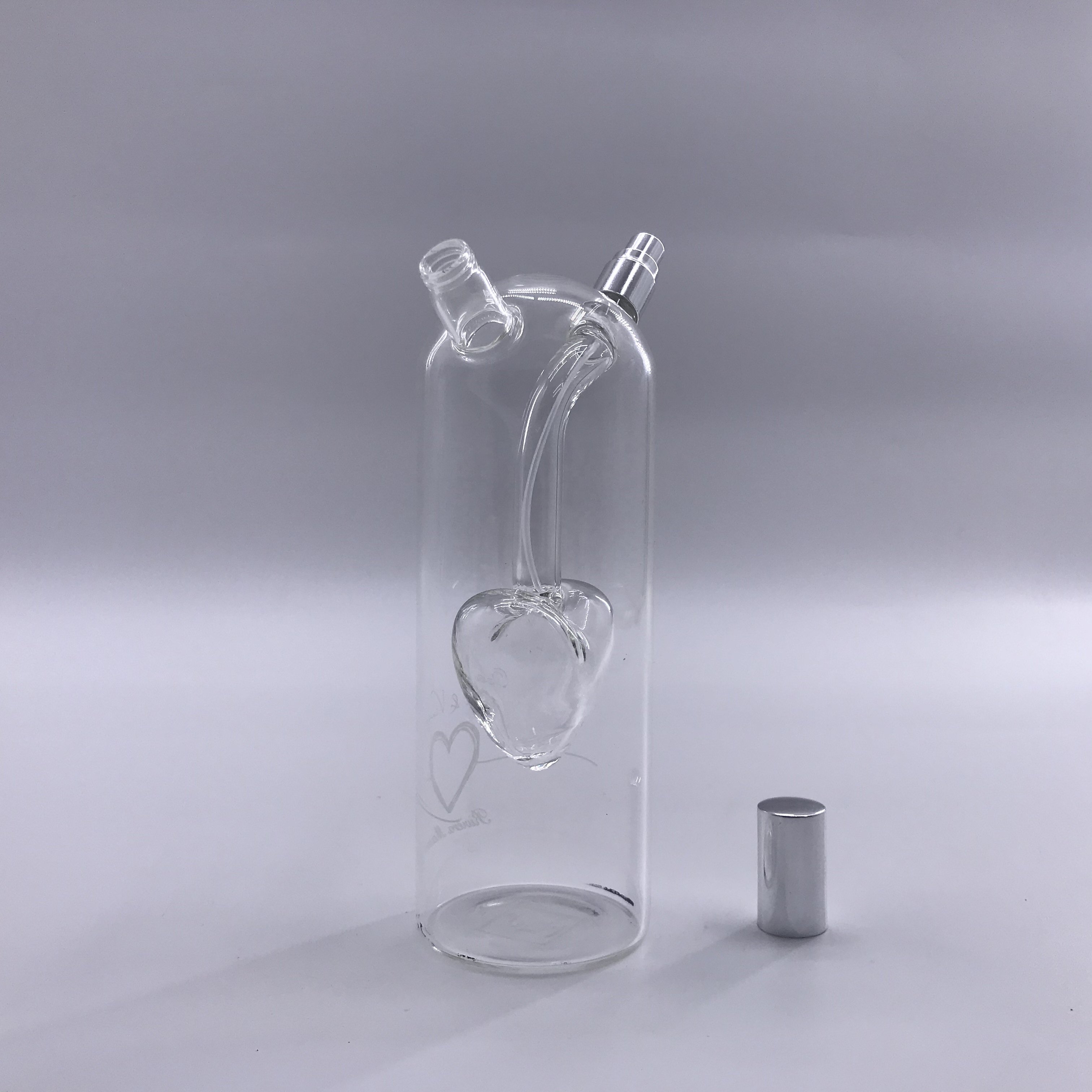 Mouth Blown Borosilicate Glass Heart shape Oil and Vinegar Glass Bottle for Kitchen