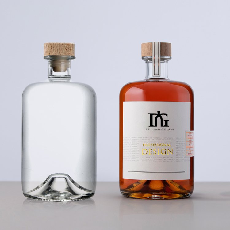 Custom square 700ml whiskey glass bottle premium 700ml brandy spirit glass liquor bottles with wooden cork