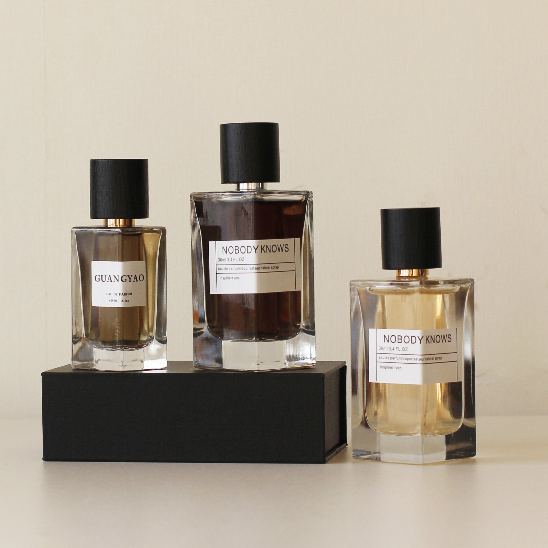 Wholesale 30ml 50 ml 100ml Empty Luxury Flat Square Spray Fragrance Parfum Bottle Black Refillable Perfume Glass Bottle