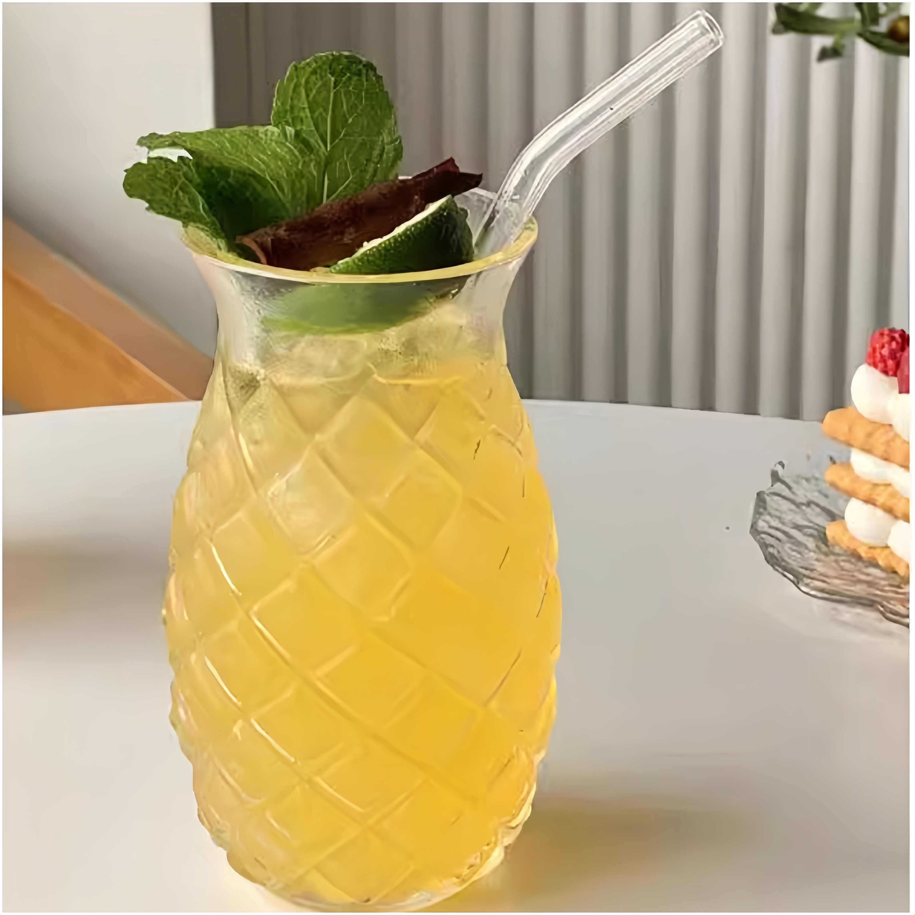 Wholesale 480 ml High Borosilicate Glass Simple Juice Glass Pineapple Shape Glass Drinking Cup With Straw