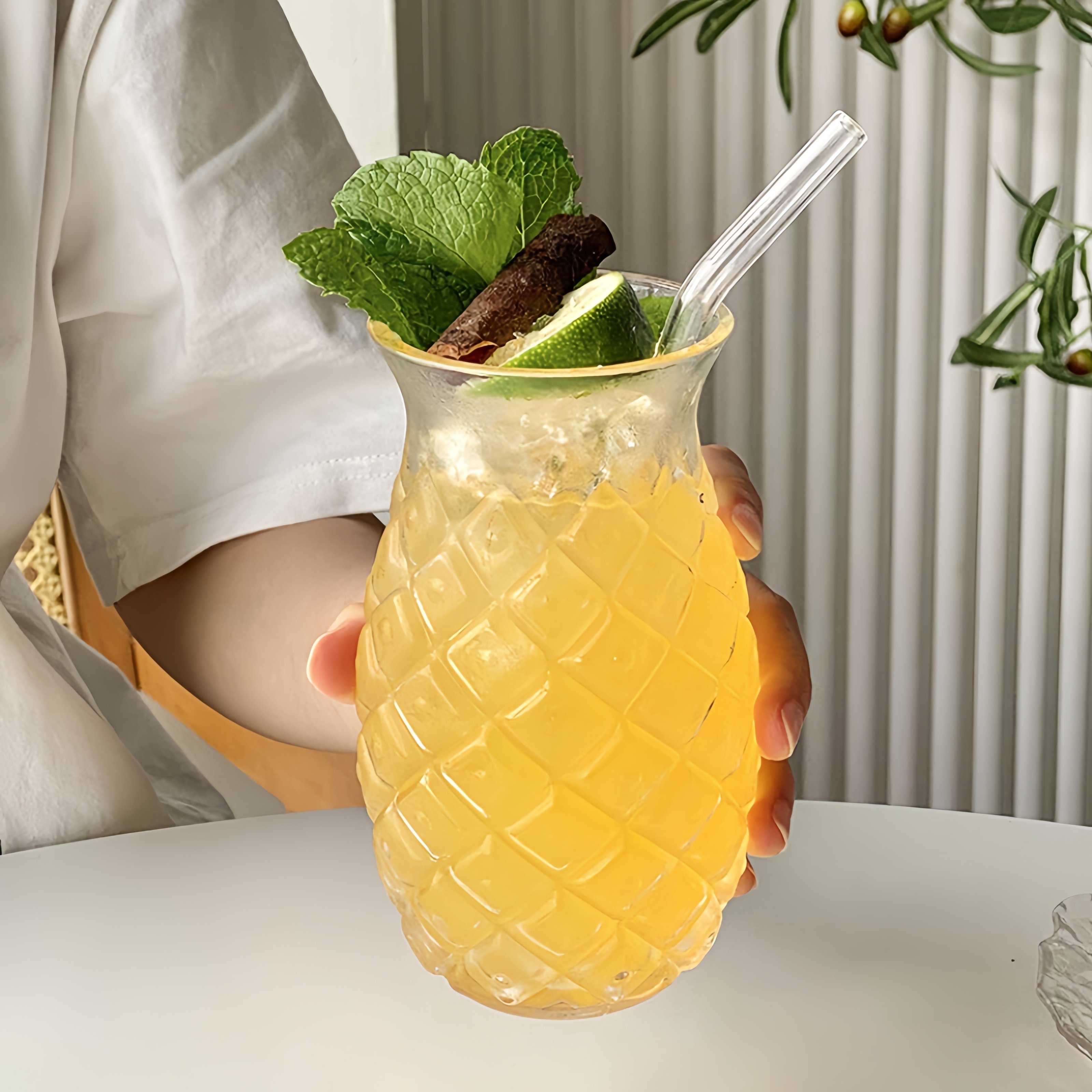 Wholesale 480 ml High Borosilicate Glass Simple Juice Glass Pineapple Shape Glass Drinking Cup With Straw