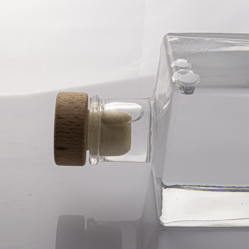 square vodka bottle 700ml with cork for Fancy custom glass bottle Whiskey Brand Whisky Rum Spirits glassware