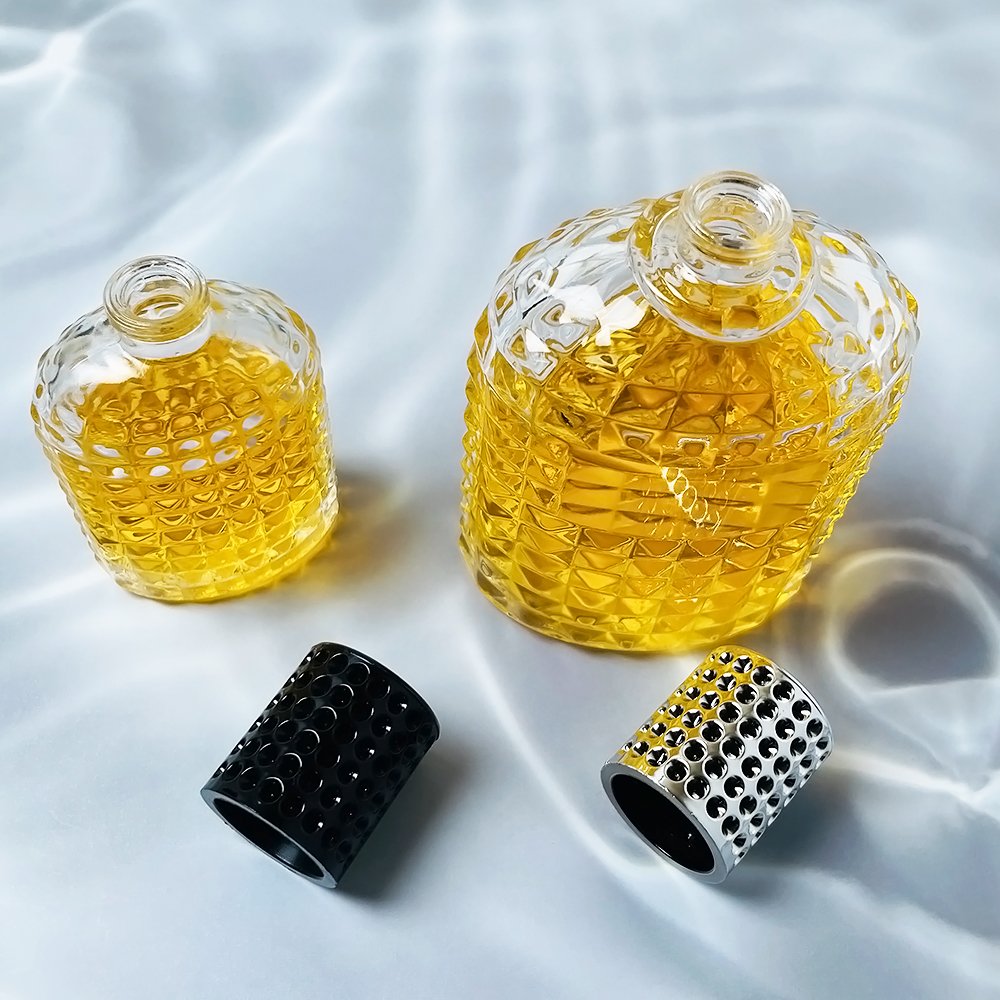 Factory Direct In Stock 30Ml 100Ml New Design Luxury Round Pineapple Shape Refill Empty Spray Glass Perfume Bottle