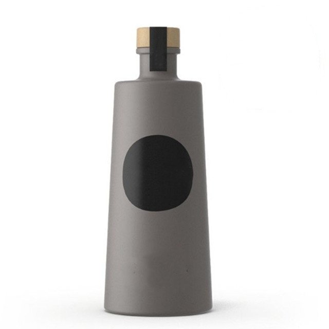 Unique Wholesale high quality Glass Bottle customize glass whisky bottles with lid for beverage