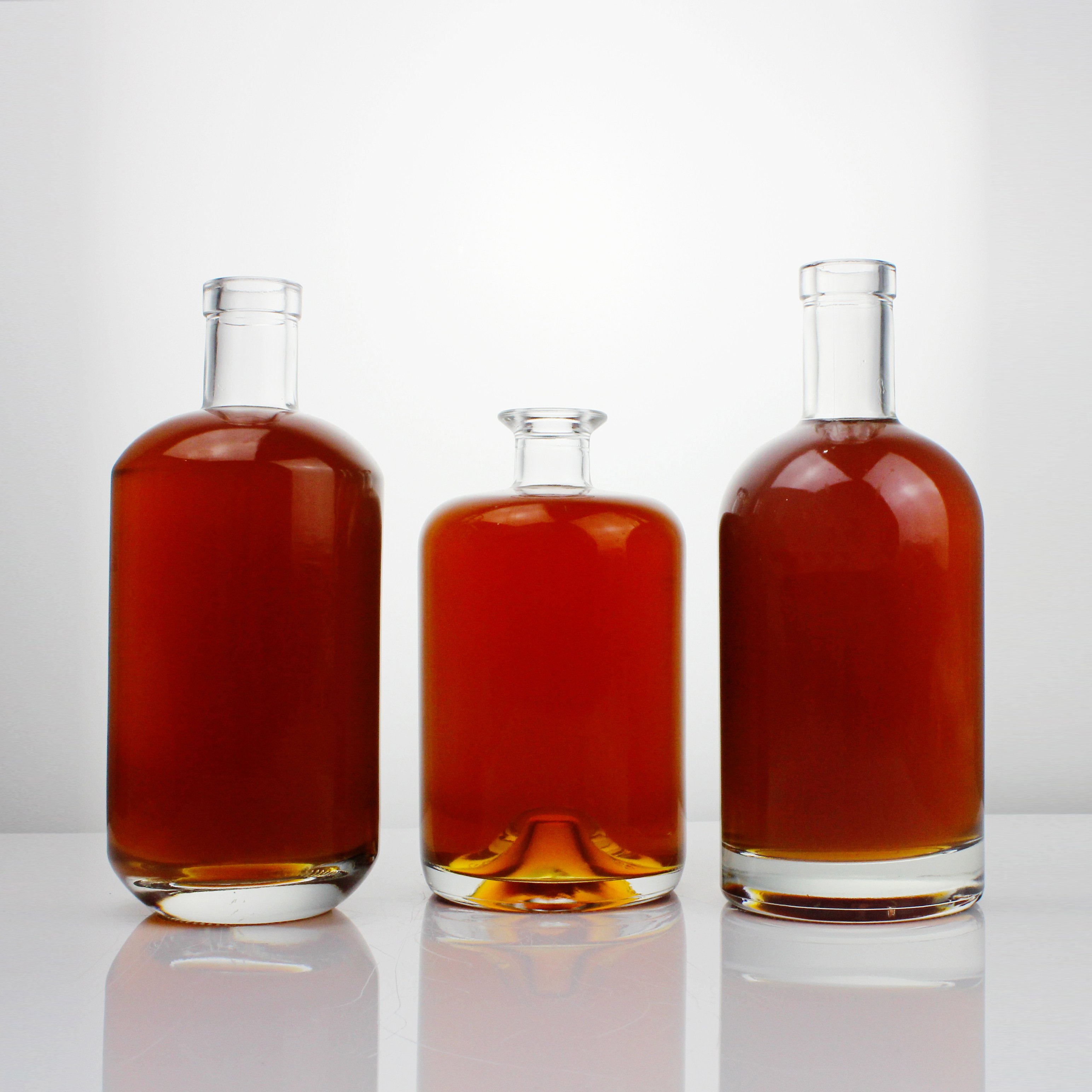 High Quality Professional Factory Directly 750Ml Round Glass Bottle Empty Glass Liquor Beverage Bottle