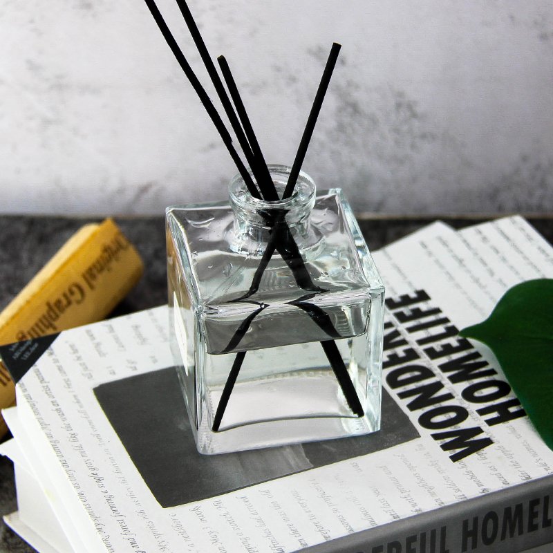 Wholesale 200 ml empty clear luxury square decorative reed diffuser glass bottle with gold lid