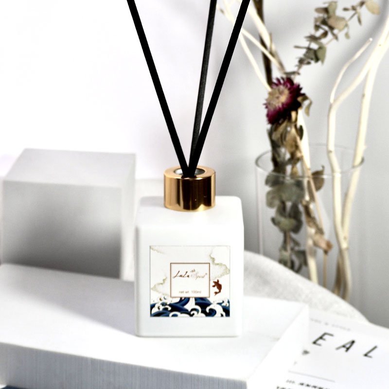 Naturals Luxury 120ml Home Decor Oil Reed Diffuser Freshener for Office with Glass Bottle & Rattan for Hotels
