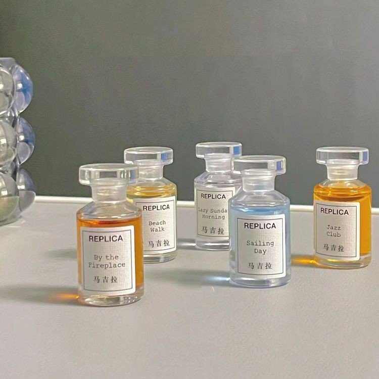 Factory wholesale new empty oil perfume bottle 7.5ml mini empty luxury perfume bottle gtlass lazy Sunday morning without cap
