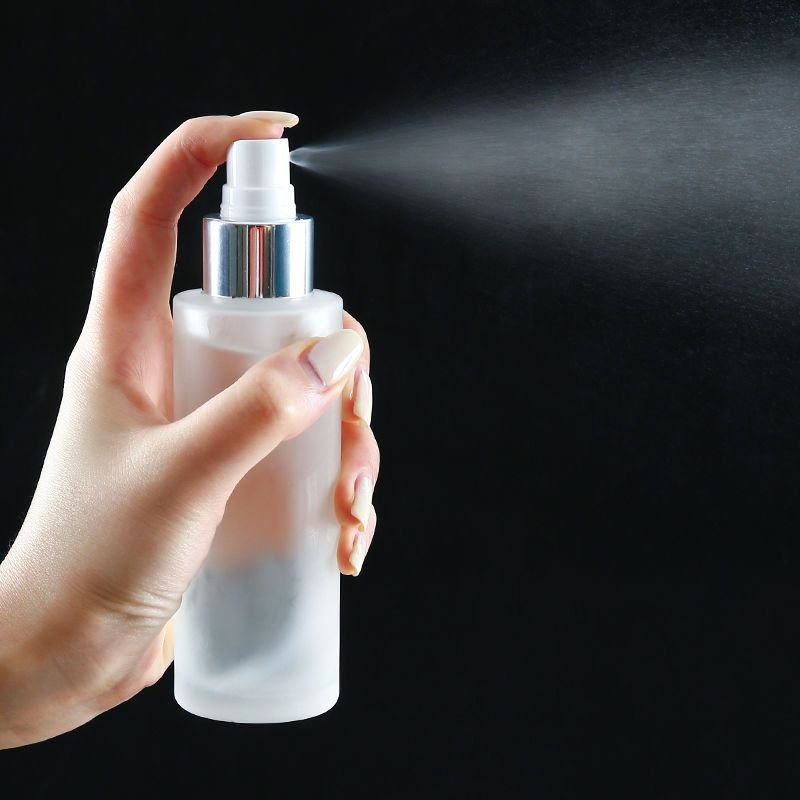 Wholesale spot cosmetic travel dispenser Empty bottle pressed fine mist spray Emulsion matte glass pump bottle