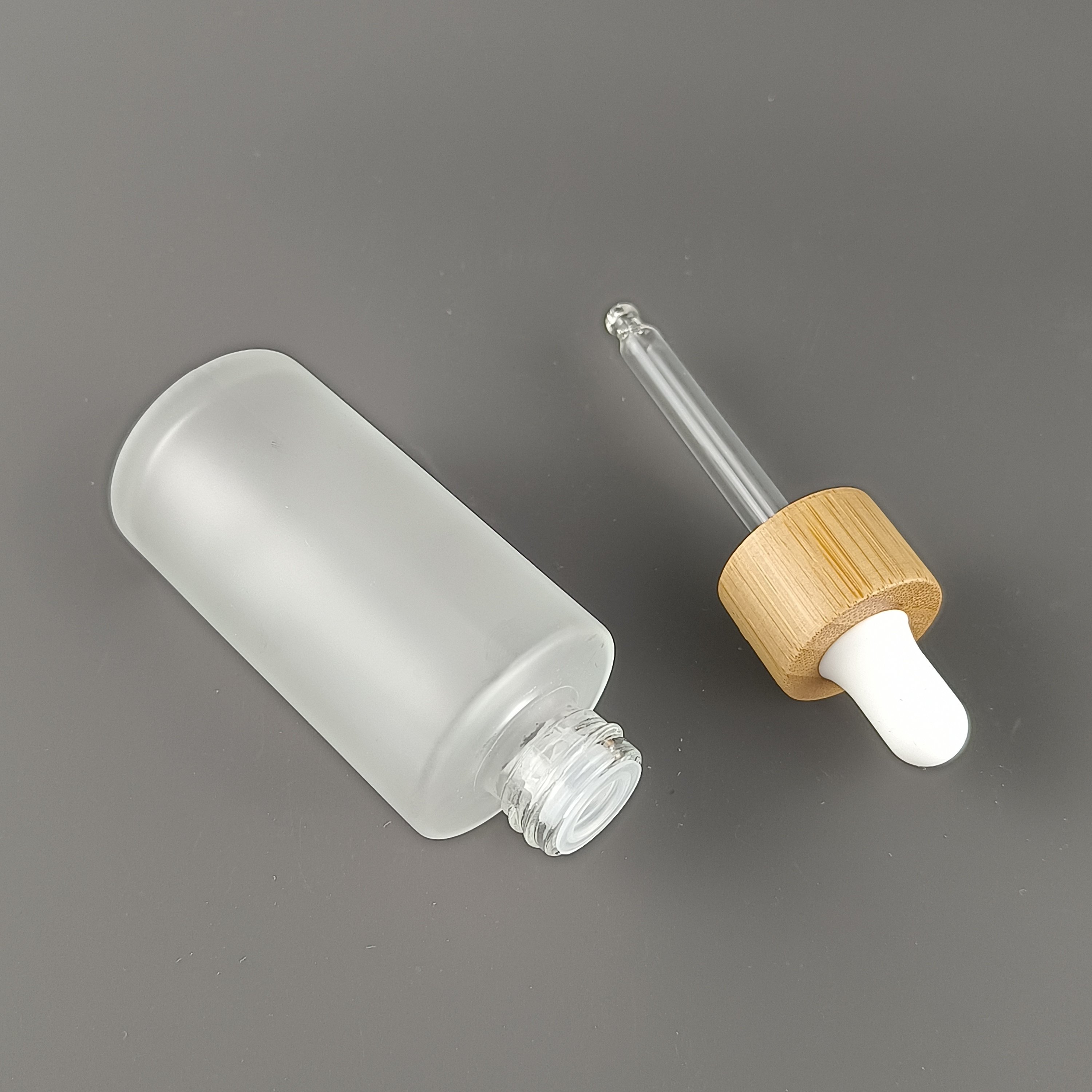 Flat shoulder glass bottle 30 ml 50 ml 60 ml frosted glass bottle cosmetic dropper serum dropper bottle with bamboo dropper