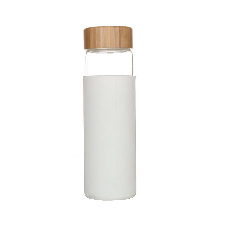 Bamboo lid 600ml borosilicate drink glass water bottle with silicone sleeve