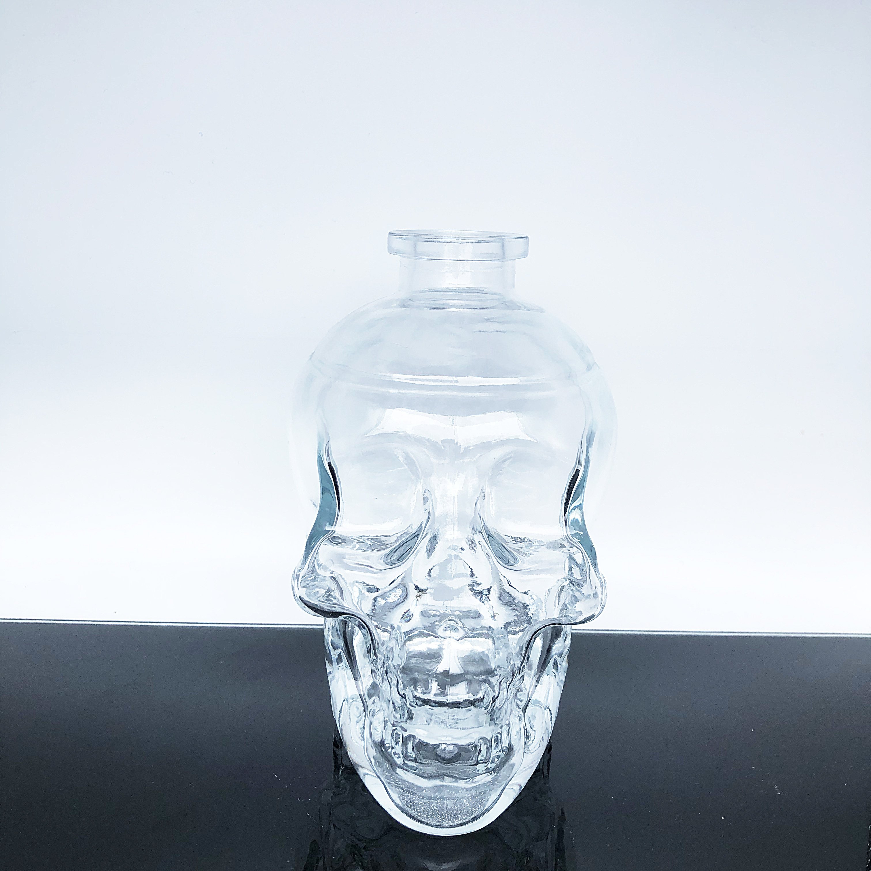 Wholesale 750ml 700ml 500ml Skull Shape Whiskey Vodka Spirits Glass Bottle Empty Unique Glass Skull Bottle