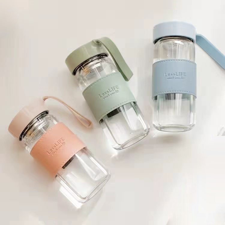 wholesale 350/450ml clear borosilicate glass water bottle custom logo plain eco portable drinking cup with silicone sleeve