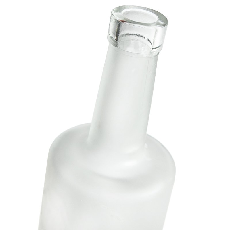 China Manufacturer 750ml Glass Liquor Vodka Glass Bottles for Sale