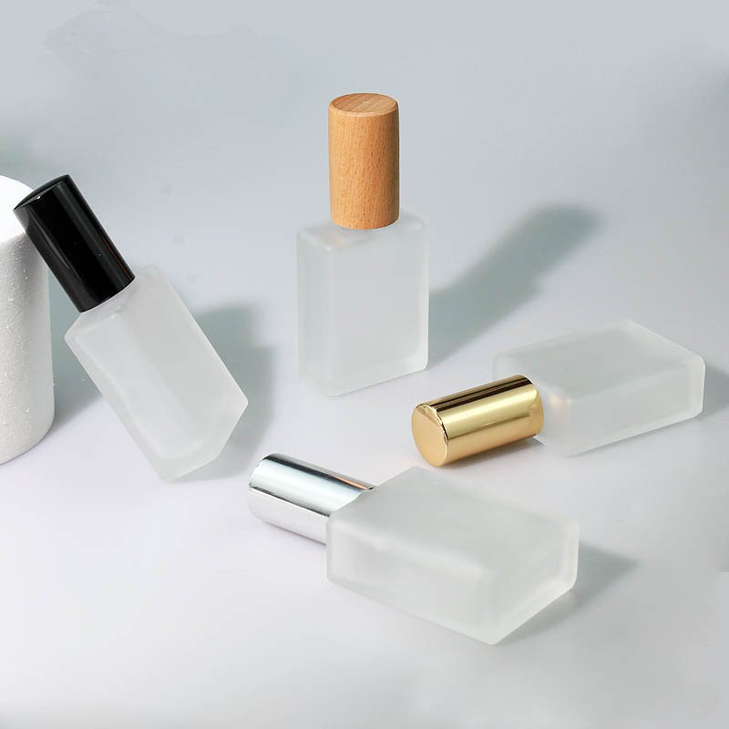 Empty 5ml 10ml 15ml 20ml square frosted glass perfume mist spray bottles with golden silver sprayers