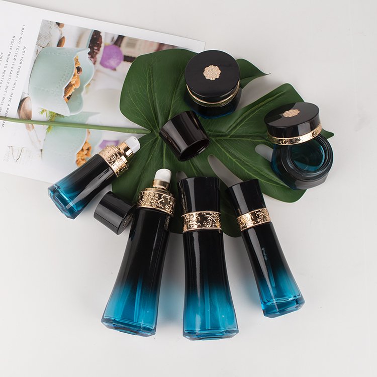 Wholesale 30g50g40ml100ml120ml cosmetics bottle luxury skin care product package face cream glass bottle set with lids glass jar