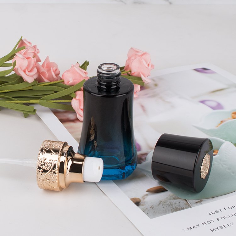 Wholesale 30g50g40ml100ml120ml cosmetics bottle luxury skin care product package face cream glass bottle set with lids glass jar