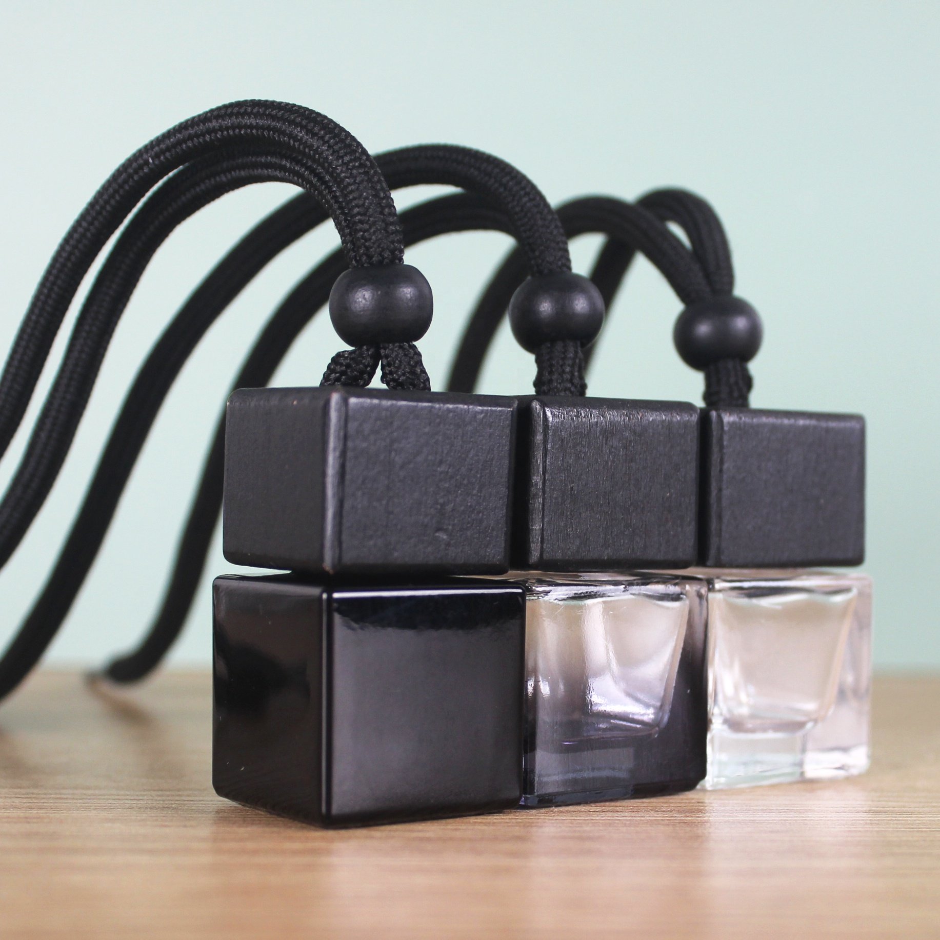 8ML Hot Sale Square Fragrance Glass Bottle Air Freshener Outlet Perfume Hanging Pendant Black Wooden Cap Car Diffuser Bottle