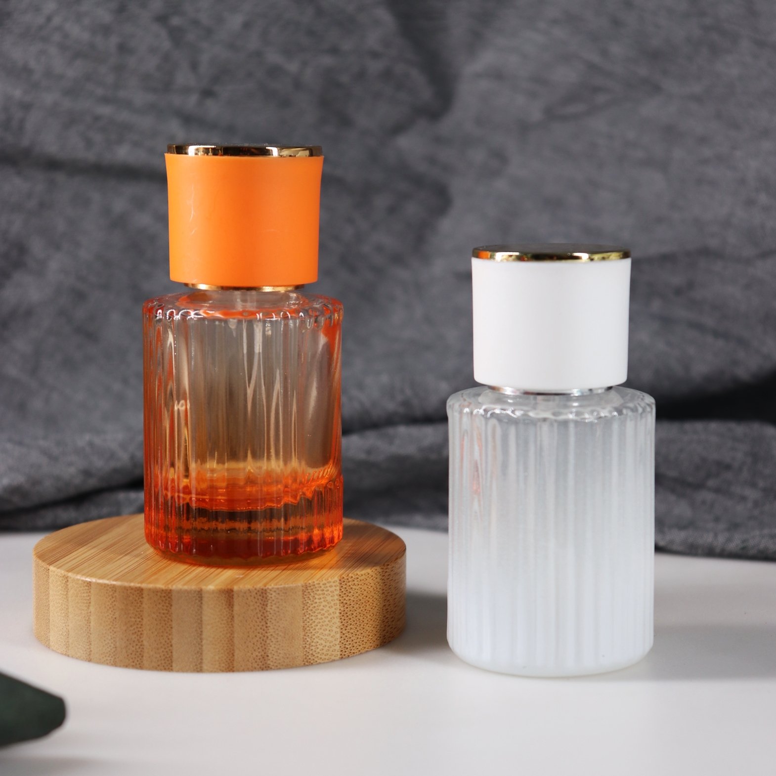 High Quality Wholesale Fashion Perfume Bottle 50ml Transparent Custom Color Perfume Glass Bottles with custom logo
