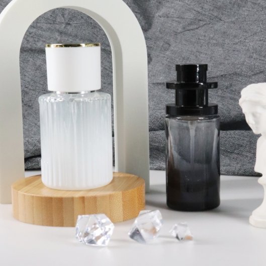High Quality Wholesale Fashion Perfume Bottle 50ml Transparent Custom Color Perfume Glass Bottles with custom logo