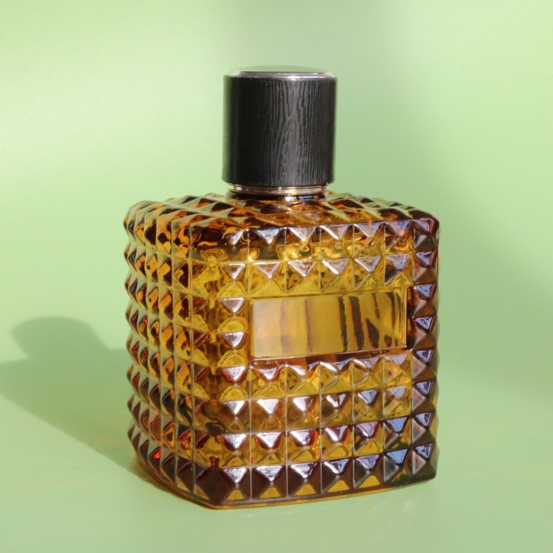Newest Luxury Unique Empty Glass Perfume Spray Bottle with Lid Elegant Glass Bottles for Parfum