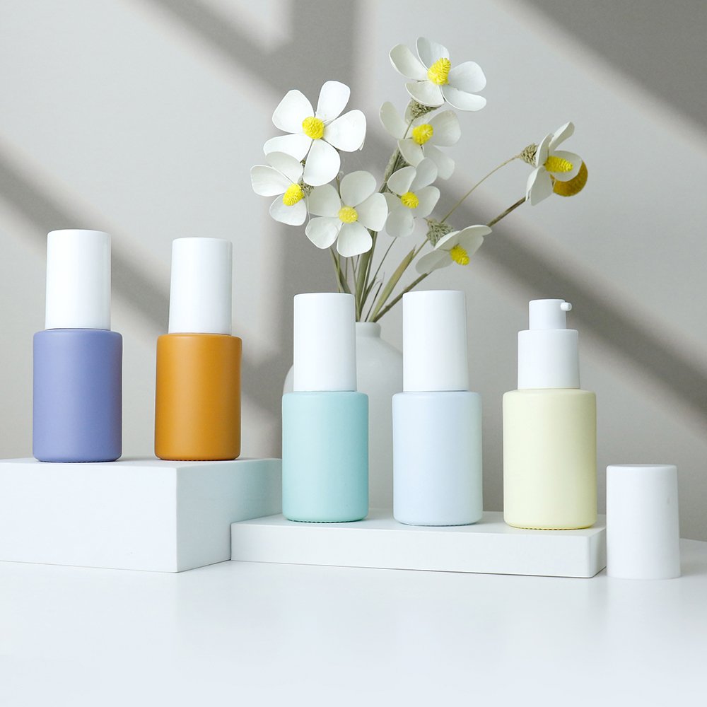 The essential oil glass bottle with dropper or plastic pump empty 30 ml 15 ml 60 ml 100 ml round essential oil bottle