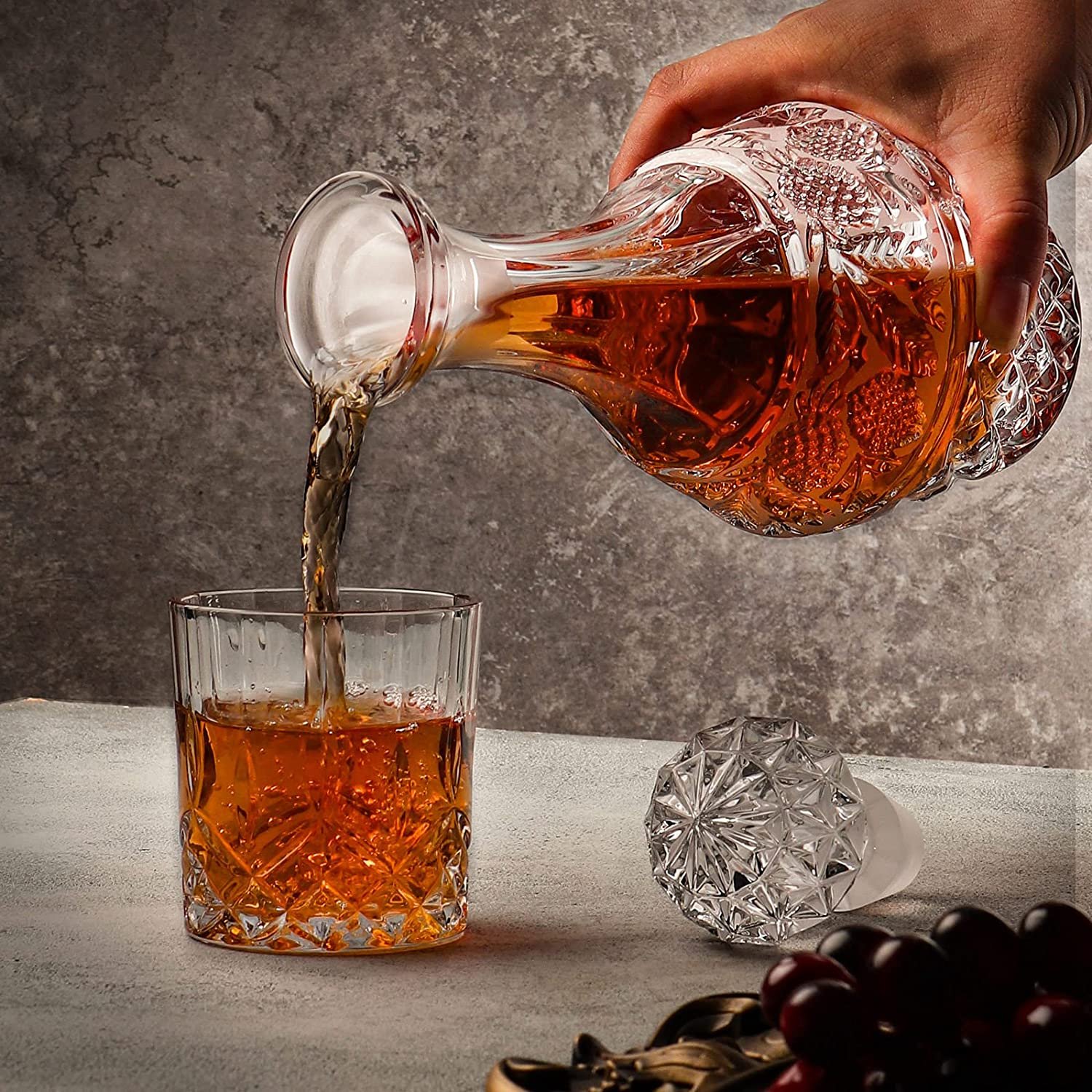 New product 650ml Clear glass whisky bottle with lid drinking glass bottle