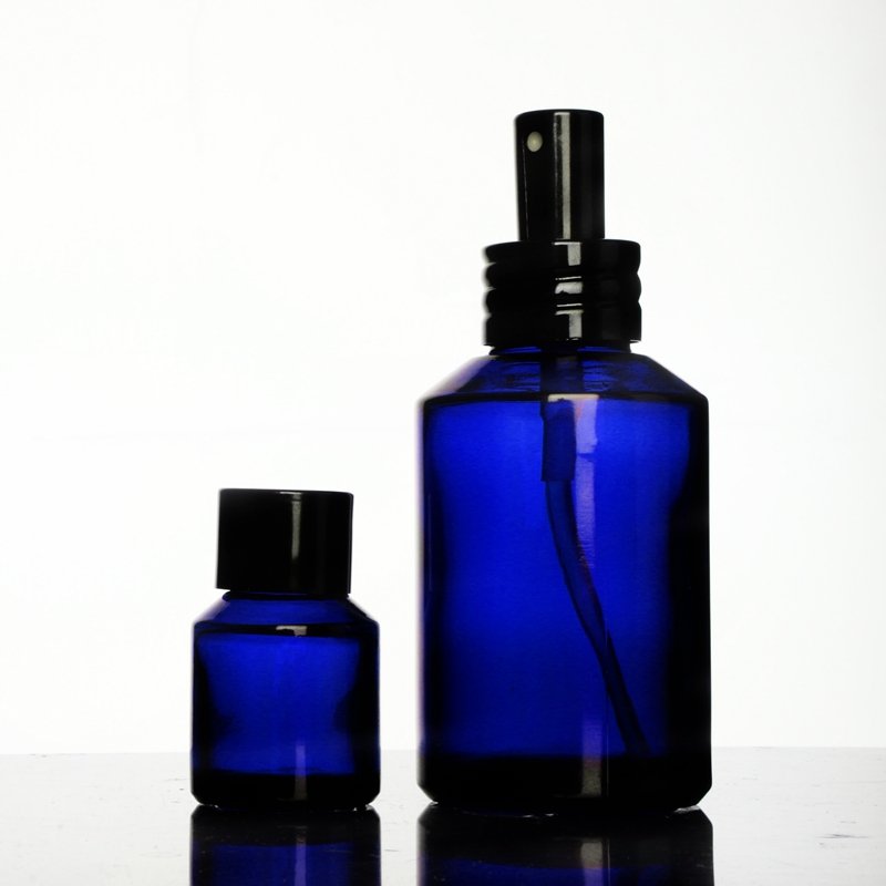 China Manufacturer luxury 50ml 125ml flat shoulder empty glass perfume bottles with mist spray and black lid