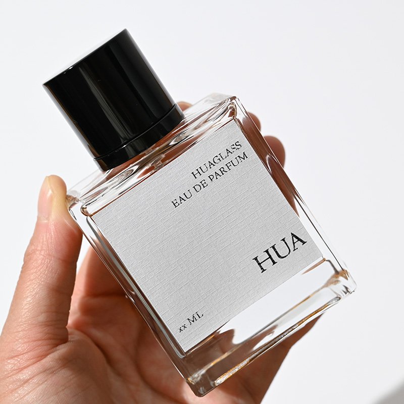 High Quality 50ml Clear Perfume Glass Bottle White Black Magnetic Cap Square Aluminium Perfume Spray Bottle Gift Box Packaging