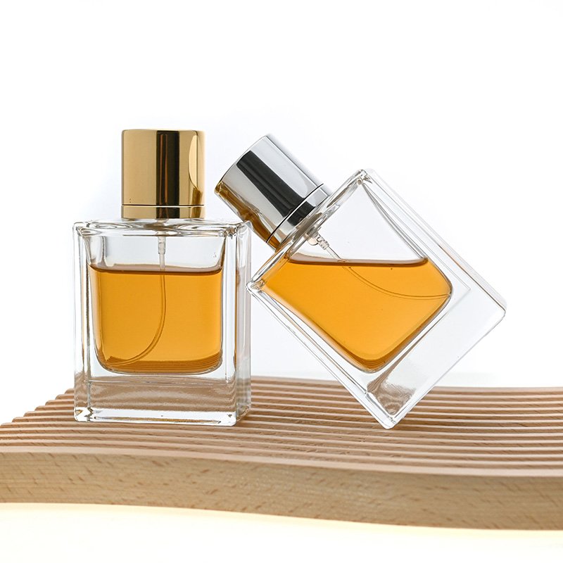 High Quality 50ml Clear Perfume Glass Bottle White Black Magnetic Cap Square Aluminium Perfume Spray Bottle Gift Box Packaging