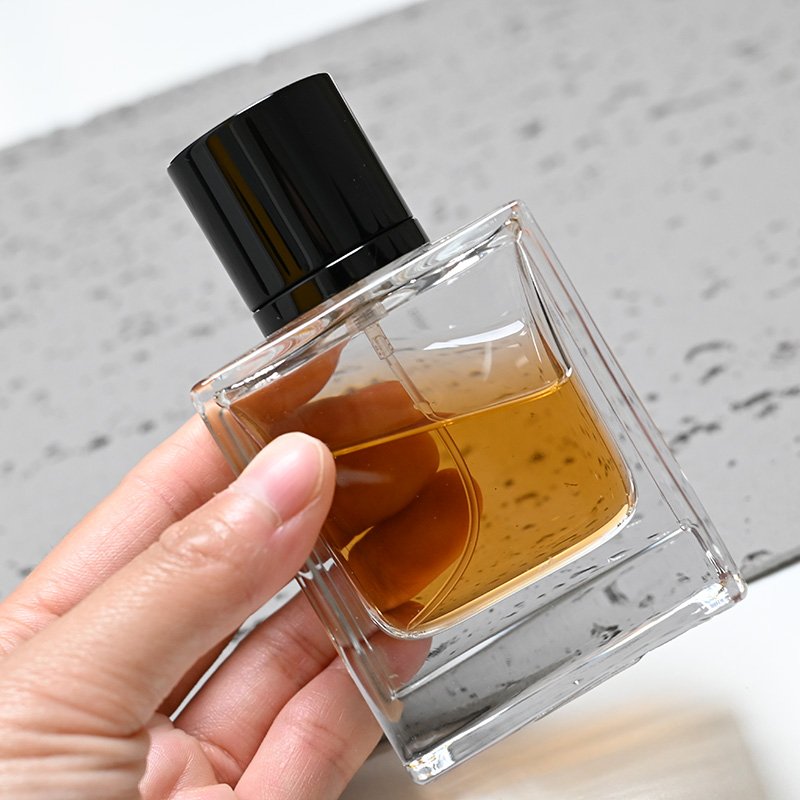 High Quality 50ml Clear Perfume Glass Bottle White Black Magnetic Cap Square Aluminium Perfume Spray Bottle Gift Box Packaging