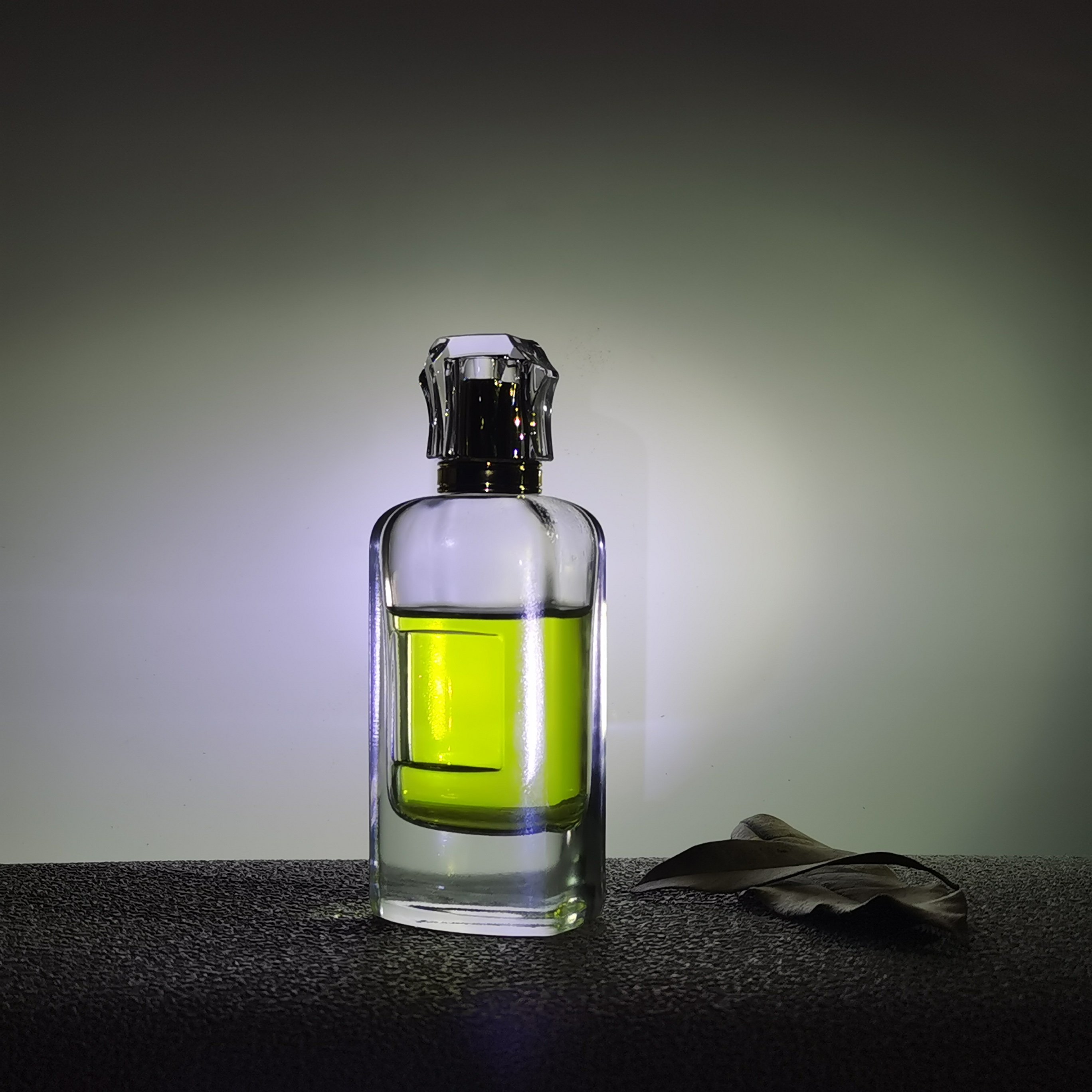 new 2024 Durable glass bottles noble custom perfume bottles party essential glass perfume bottles
