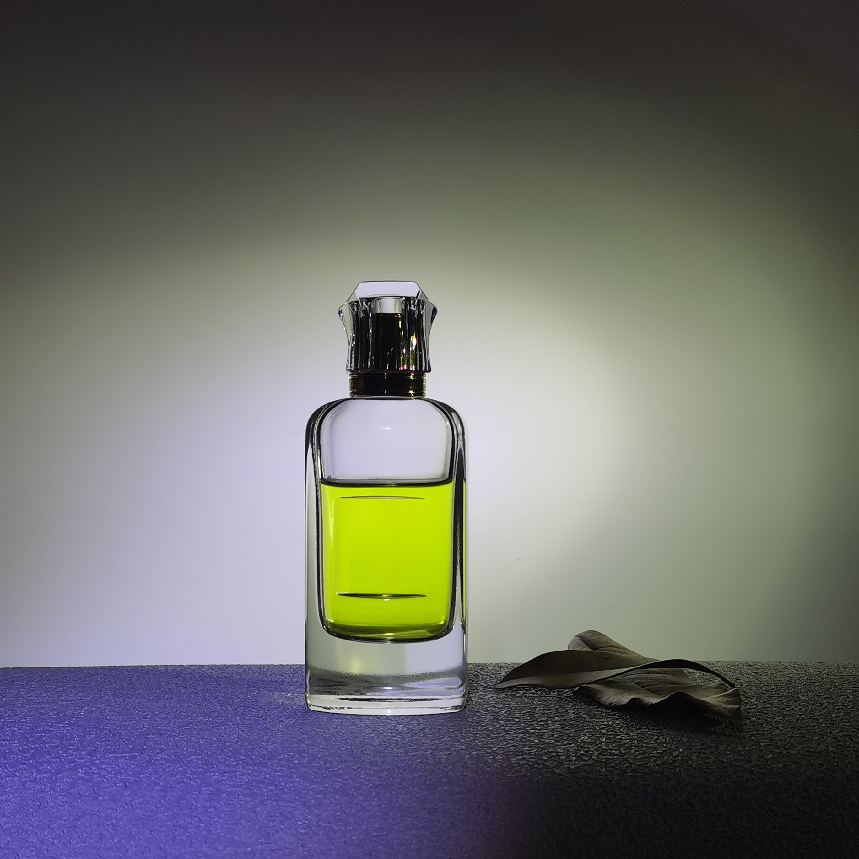 new 2024 Durable glass bottles noble custom perfume bottles party essential glass perfume bottles