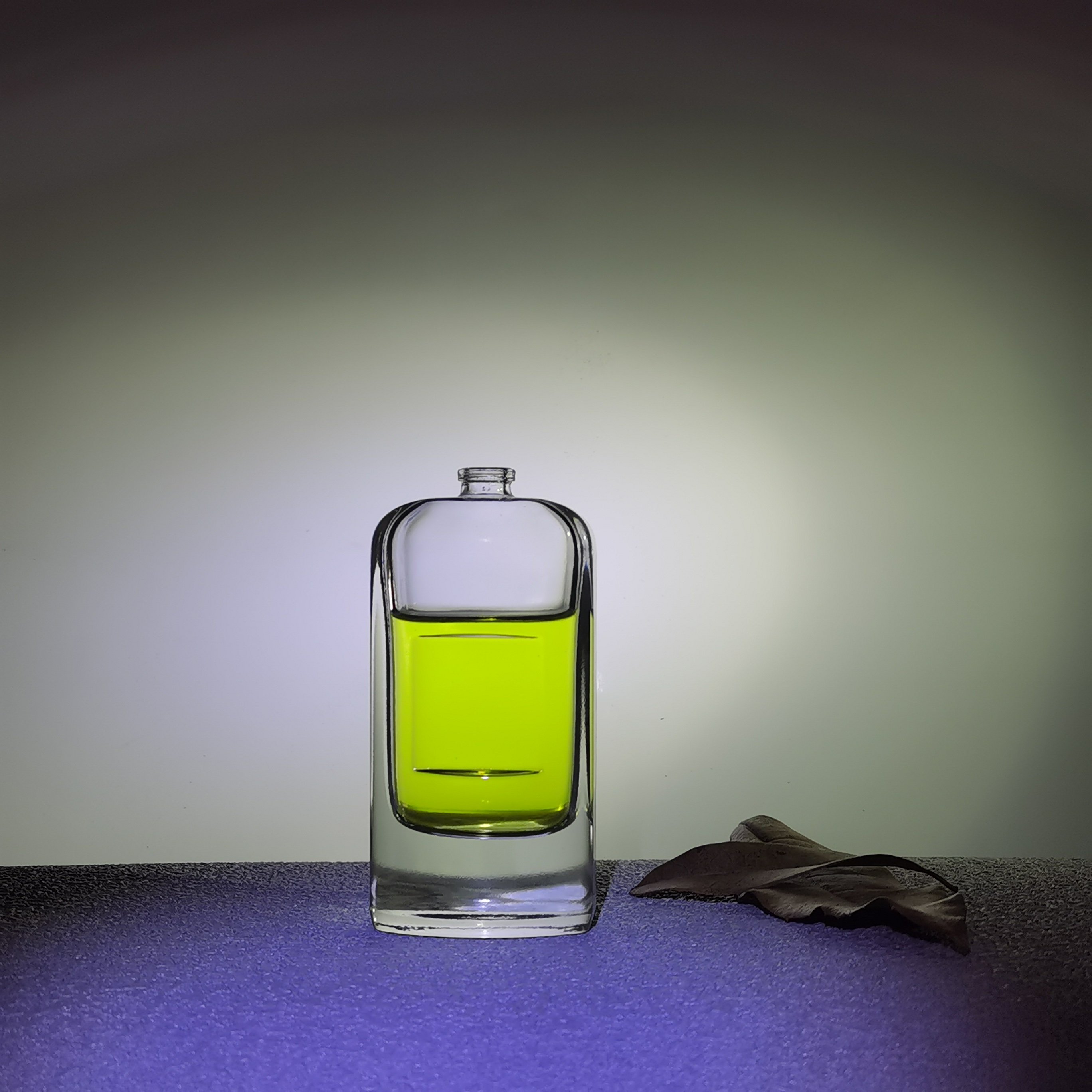 new 2024 Durable glass bottles noble custom perfume bottles party essential glass perfume bottles