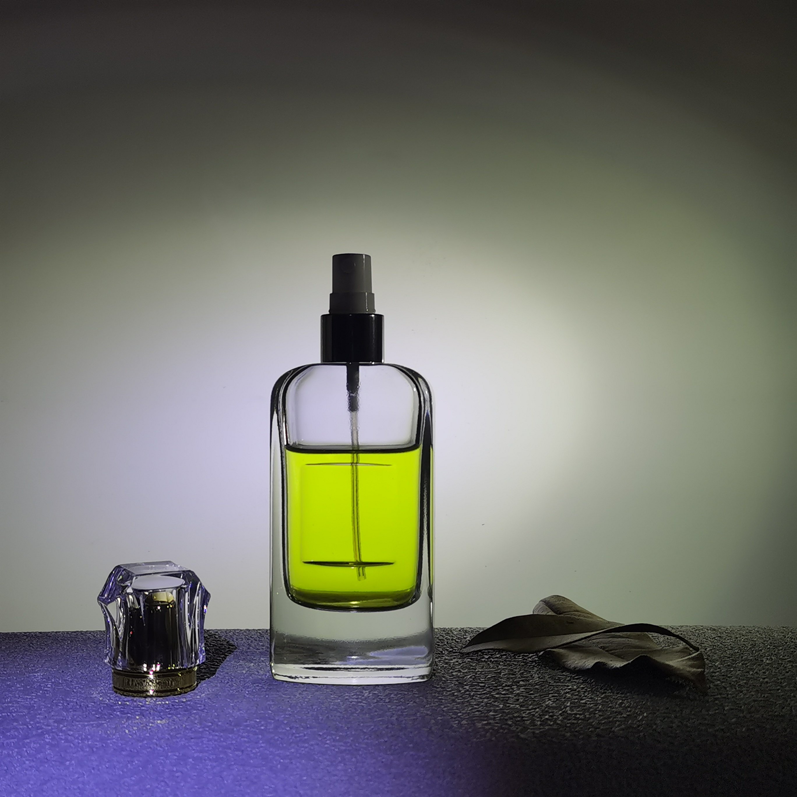 new 2024 Durable glass bottles noble custom perfume bottles party essential glass perfume bottles