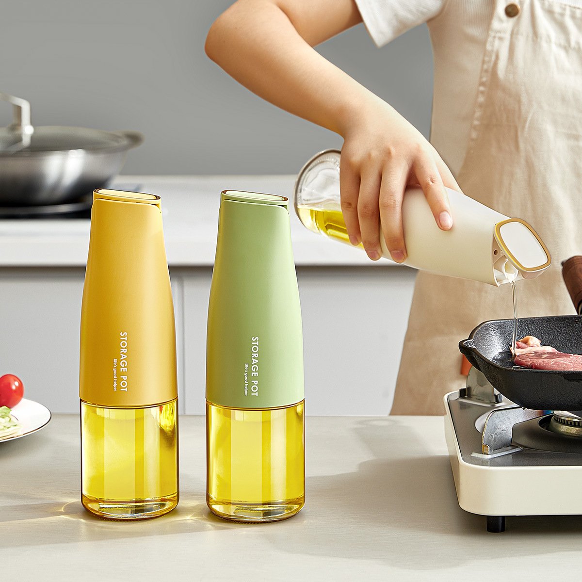 High Quality 500ML Kitchen Oil Filter Cooking Oil Glass Bottle Automatic Opening And Closing Gravity Glass Oil Pot with lid