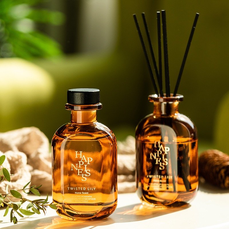Stocked Luxury Gift Perfume Fiber Stick 150ML Glass Bottle Reed Diffuser with Aroma Essential Oil Fragrance Diffuser Home Hotel