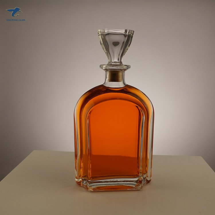 Creative elegant cap round rectangular shaped 375ml 500ml 700ml 750ml vodka whisky brandy xo liquor wine glass bottles