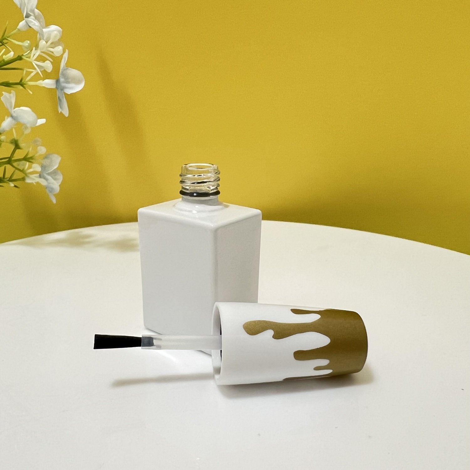OEM Private Label 10ml 12ml 15ml Empty UV Proof Custom Color Gel Nail Polish Glass Bottle with Unique Cap
