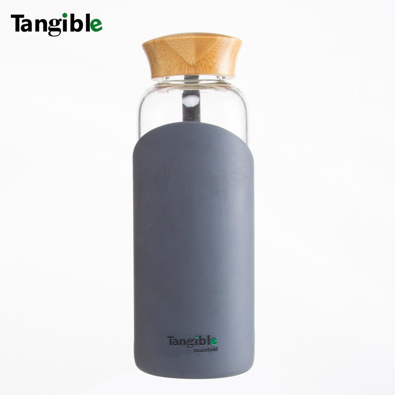 Hot Sale Silicone Sleeve Design Anti Scalding Plastic Handle High Borosilicate Glass Glass Water Bottle With Bamboo Lid