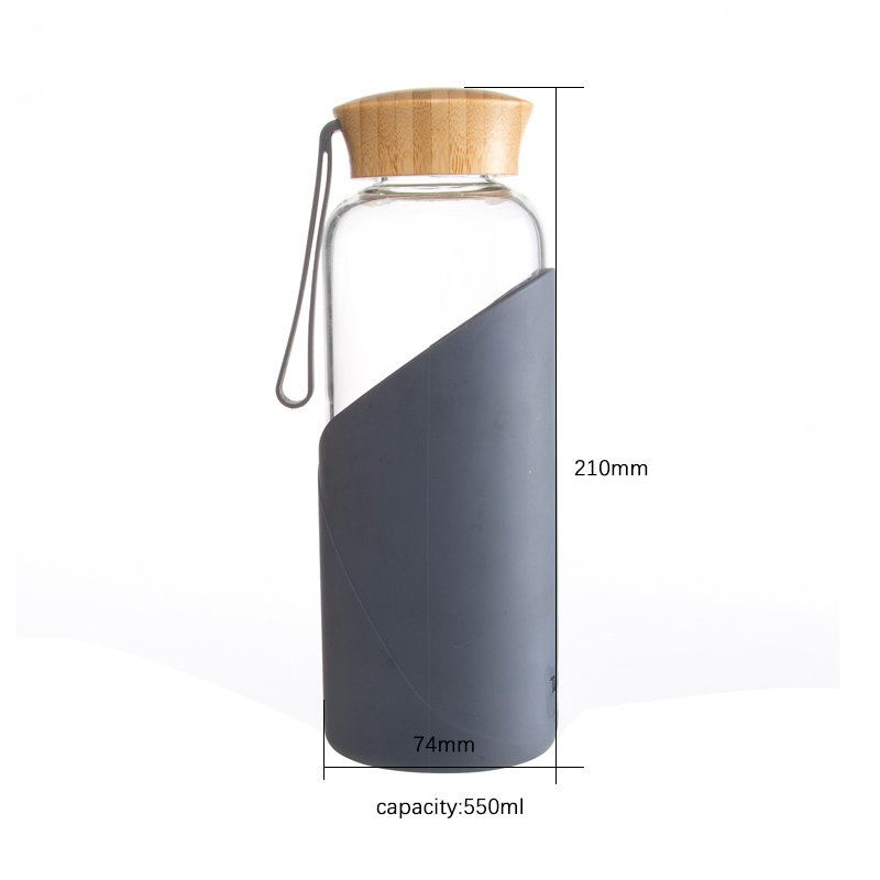 Hot Sale Silicone Sleeve Design Anti Scalding Plastic Handle High Borosilicate Glass Glass Water Bottle With Bamboo Lid