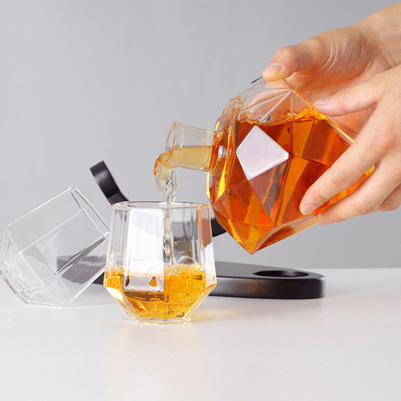 Customized 850ml 1000ml diamond shape high borosilicate bottle for liquor spirit glass bottle