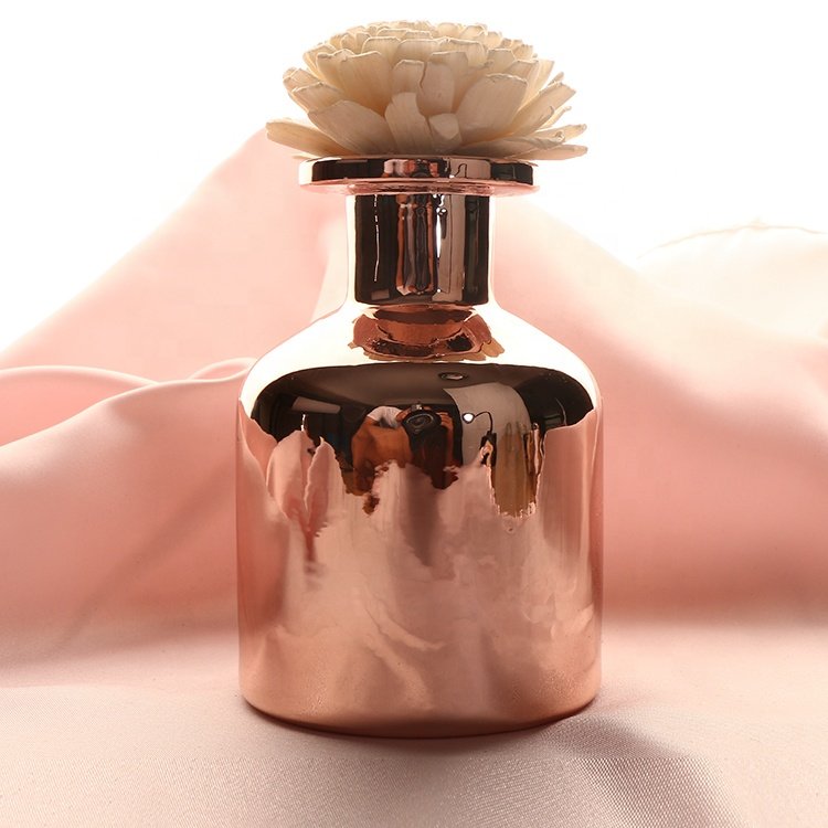 Mecury finished 100ml reed diffuser glass bottle with silver lid and black sticks