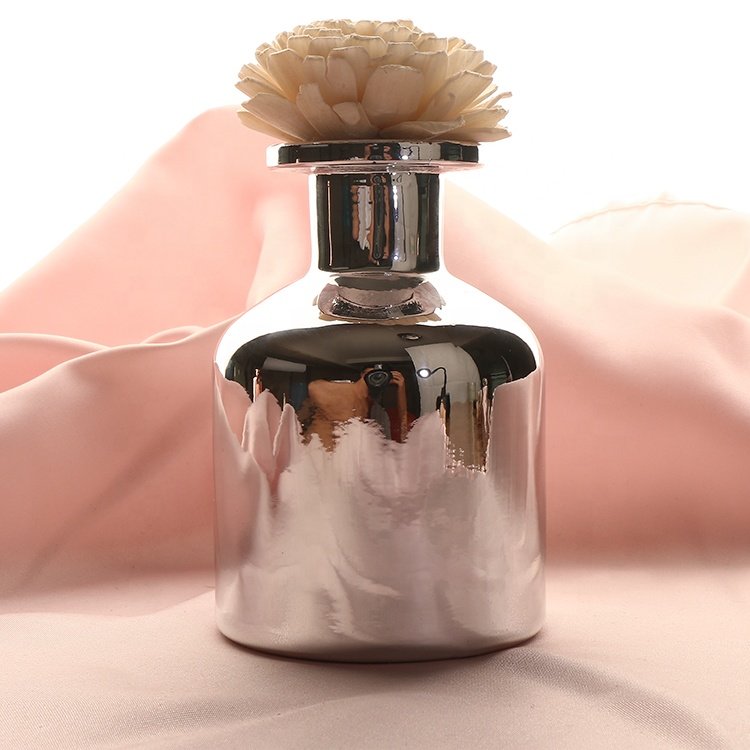 Mecury finished 100ml reed diffuser glass bottle with silver lid and black sticks