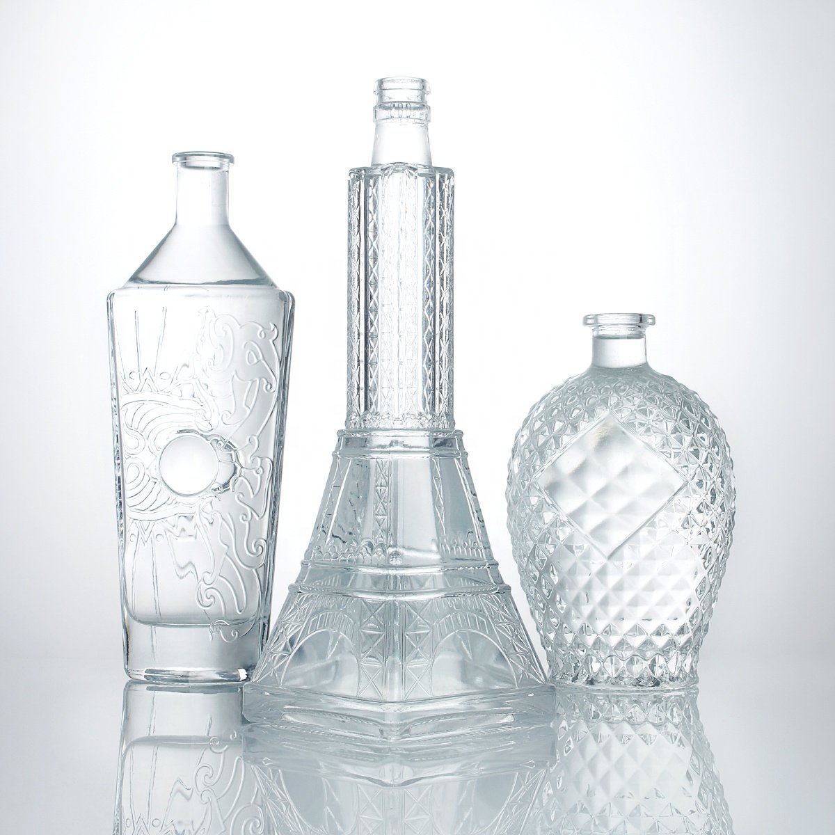 Luxury unique eiffel tower shaped glass bottles for vodka whisky brandy gin tequila rum XO