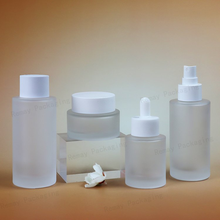 Factory wholesale hot sale high-end amber frosted cosmetic packaging set glass bottle 50ml 100ml 150ml can be customized