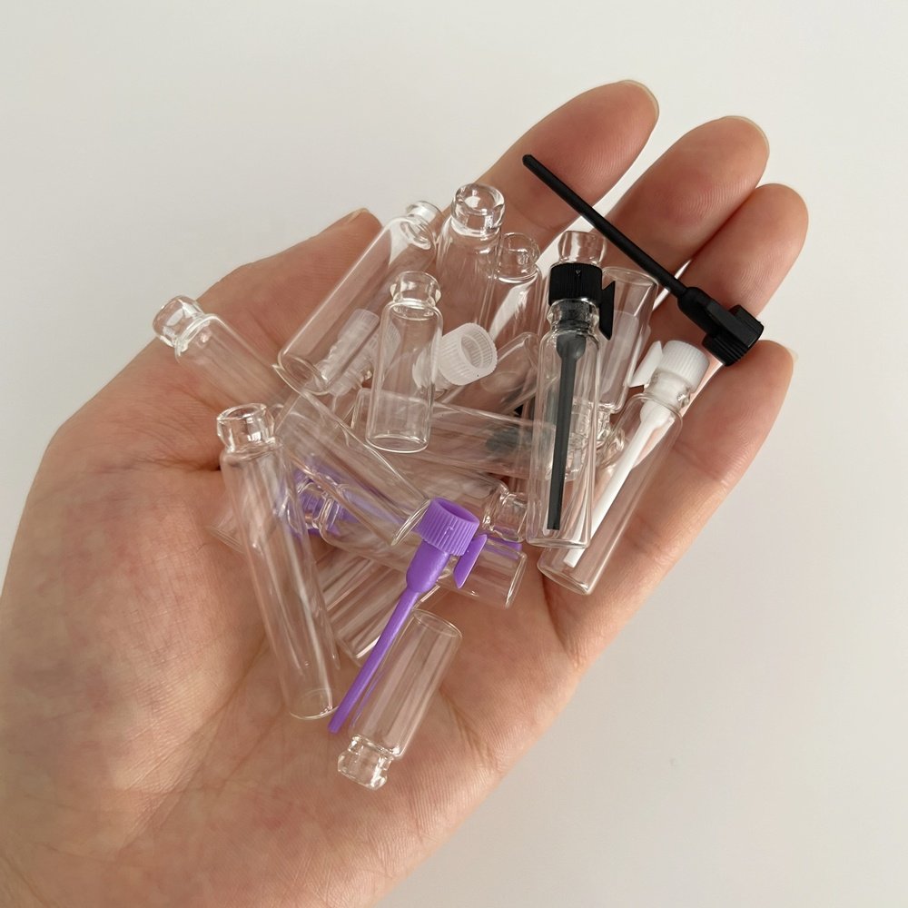 Stock 0.5ml 1ml 2ml clear perfume sample vial small glass bottle with plastic stopper